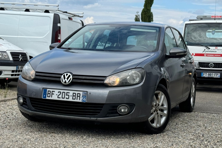 VOLKSWAGEN GOLF