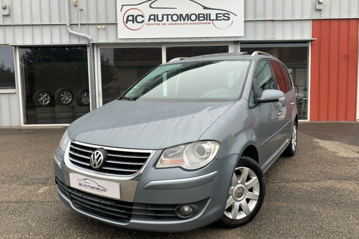 VOLKSWAGEN TOURAN