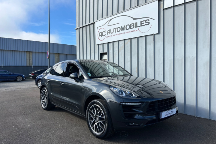 PORSCHE MACAN