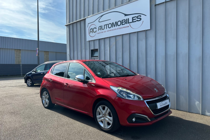 PEUGEOT 208