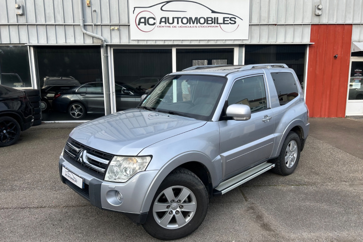 MITSUBISHI PAJERO COURT