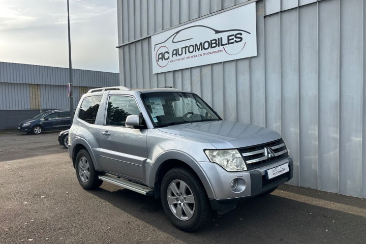 MITSUBISHI PAJERO COURT