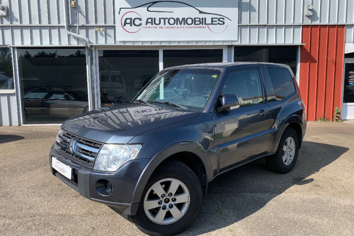 MITSUBISHI PAJERO COURT